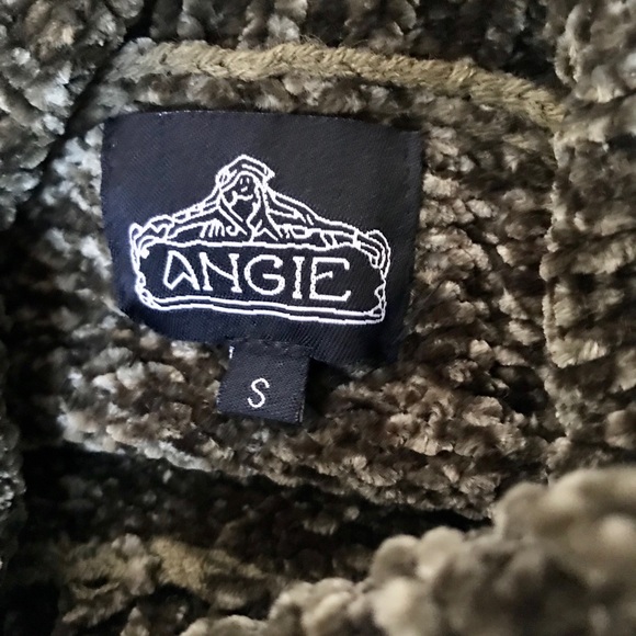 Boutique Fringe Turtleneck - Picture 4 of 4